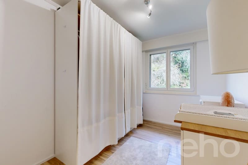 Breathtaking lake view for this 4.5-room apartment, carefully renovated (11)