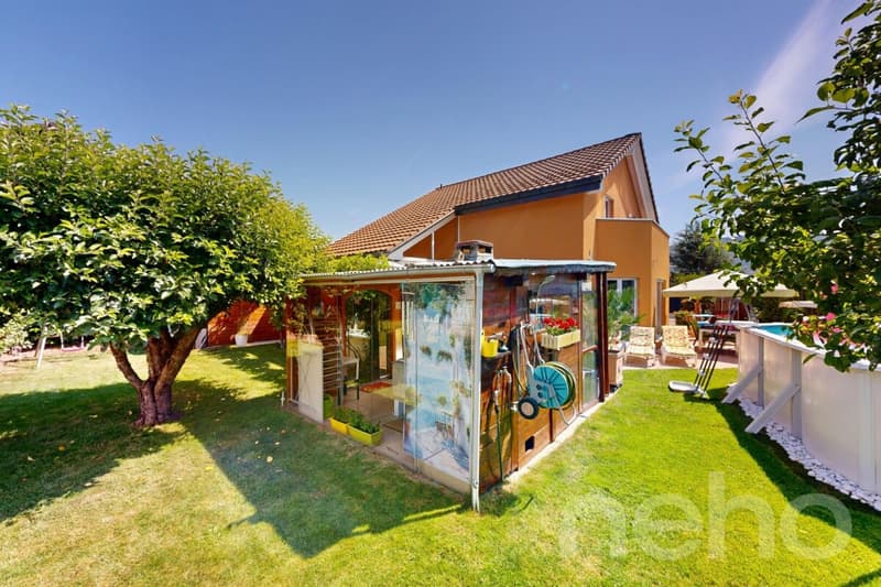 Schönes Familienhaus mit Pool und Sommerküche in ruhiger Lage (2)