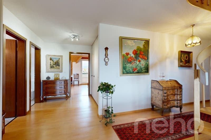 3.5 Zimmer Maisonette mit zusätzlicher Galerie, Balkonen und Weitsicht (3)