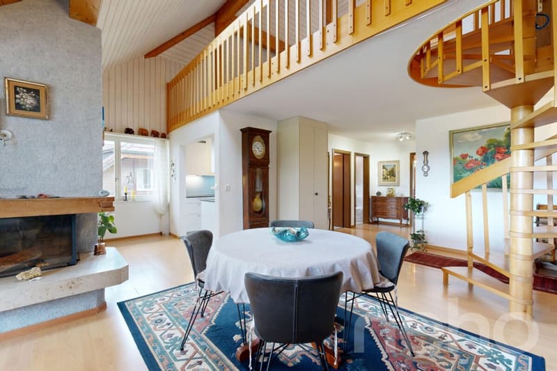 3.5 Zimmer Maisonette mit zusätzlicher Galerie, Balkonen und Weitsicht (2)