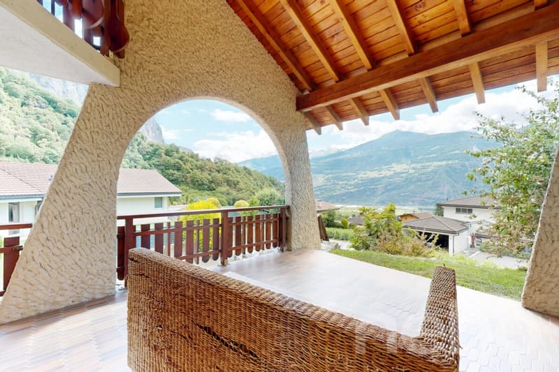 Spacious Villa - privileged location with large plot (3)