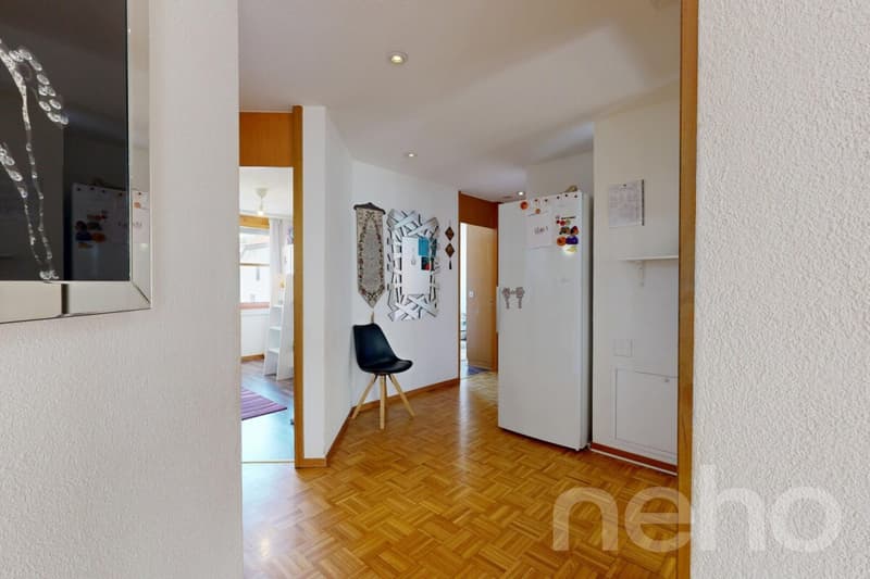 Helles 4.5-Zimmer-Wohnung in idealer Lage für Familien (2)