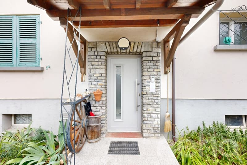 Family house with two apartments and great potential in Sion (8)