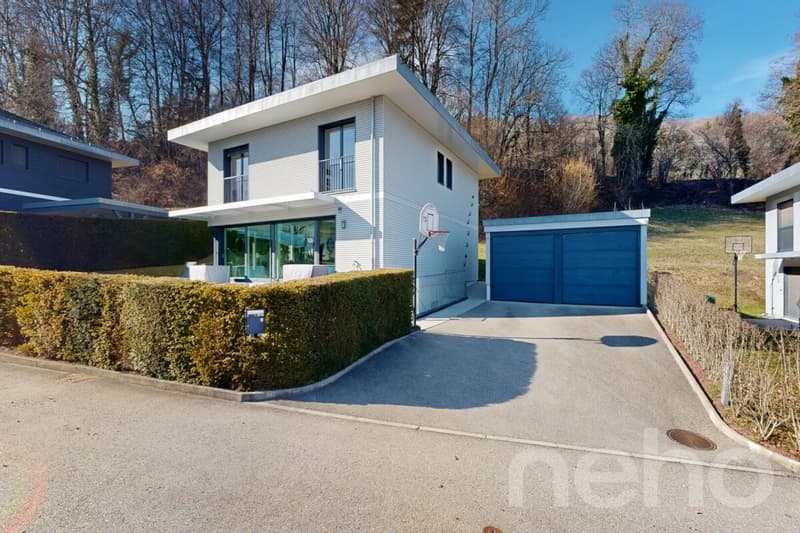 Spacious family house with terraces, garden and generous volumes (11)