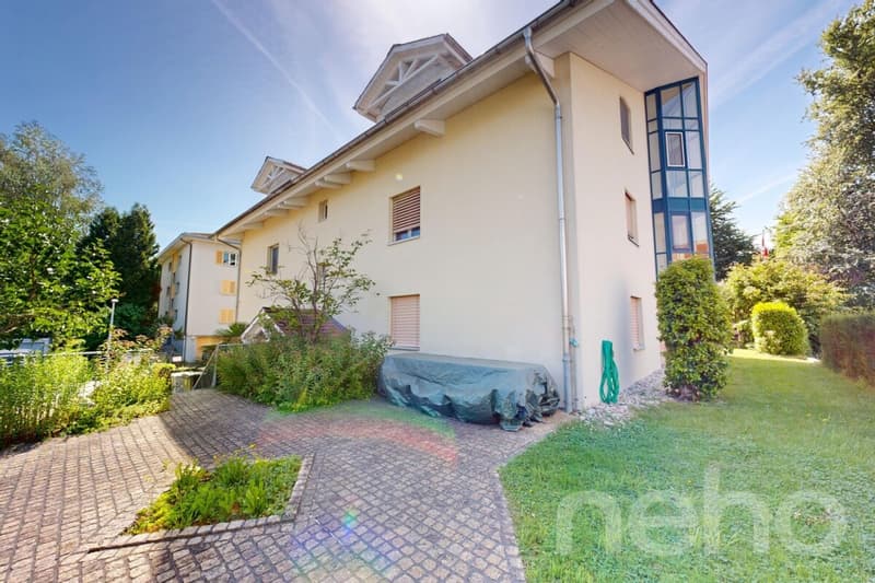 Appartement mansardé de 4,5 pièces inondé de lumière avec vue sur la verdure (12)