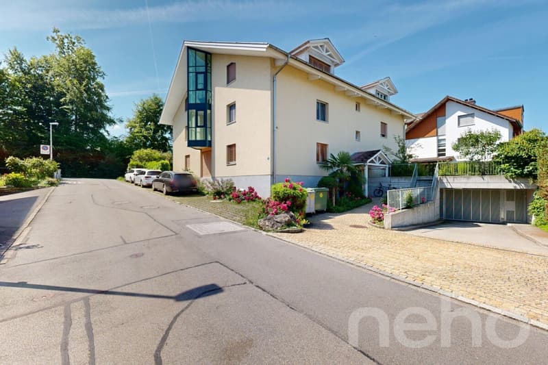 Appartement mansardé de 4,5 pièces inondé de lumière avec vue sur la verdure (2)