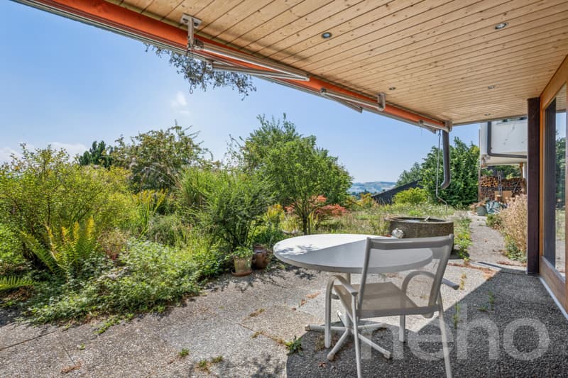 Living on a south-facing slope with mountain views and building land reserve (12)