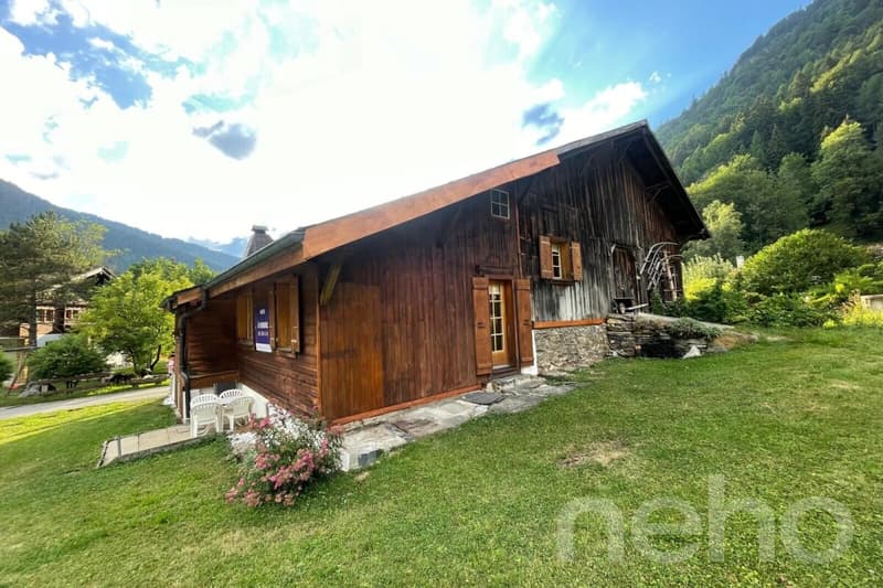 Character chalet: bucolic garden and rare potential (2)