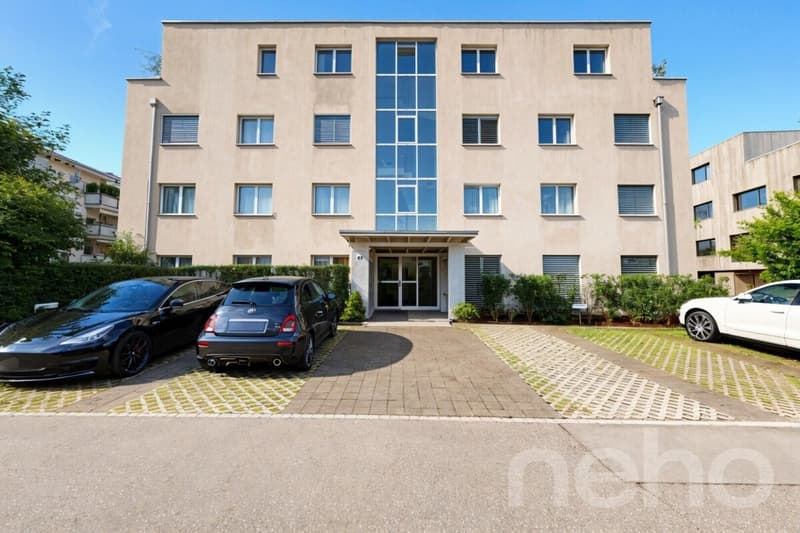 Appartement spacieux 4.5 pièces avec loggia dans un emplacement central et calme (1)