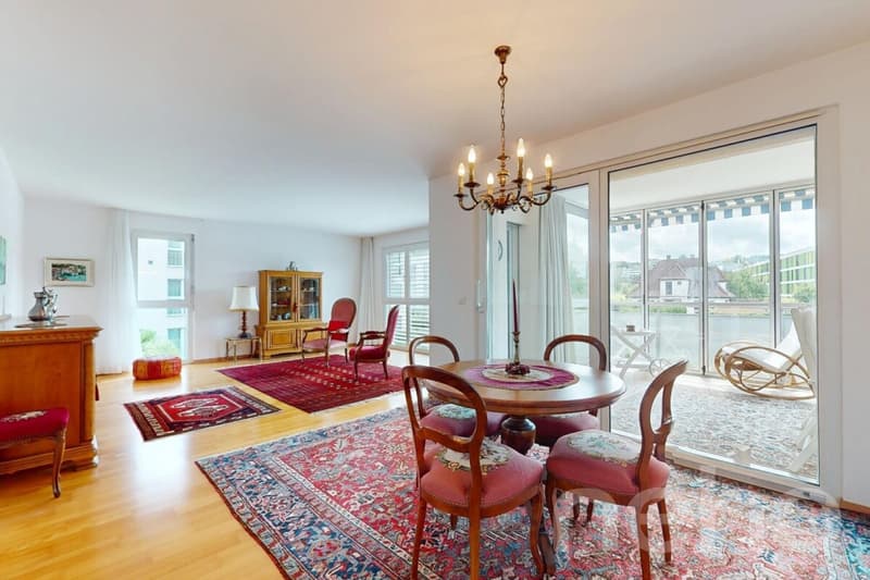 Appartement spacieux 4.5 pièces avec loggia dans un emplacement central et calme (3)
