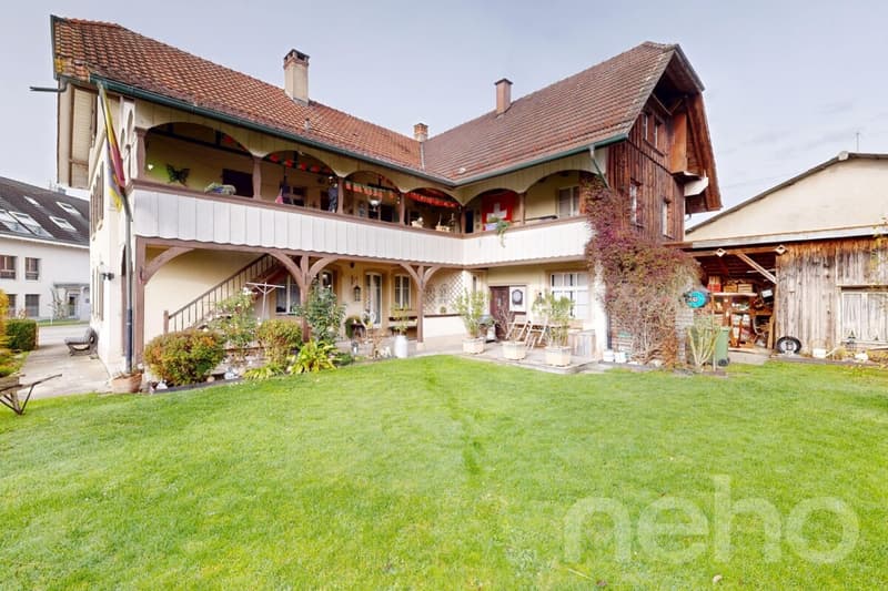 Charmantes Zweifamilienhaus mit Potenzial in Kappelen (3)