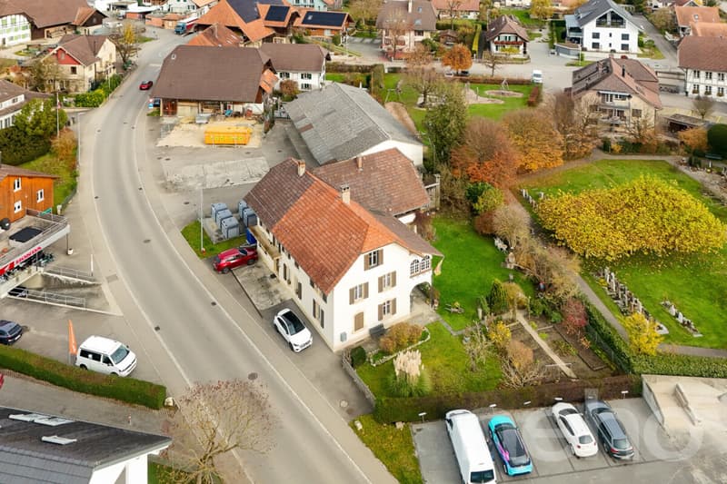 Charmantes Zweifamilienhaus mit Potenzial in Kappelen (4)