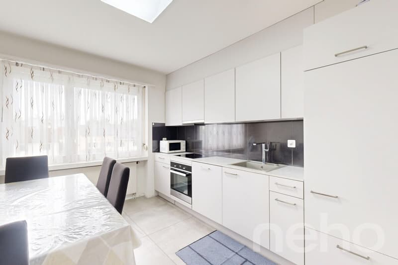 Modernisierte 4.5-Zimmerwohnung mit Garagenbox (im Baurecht) (3)