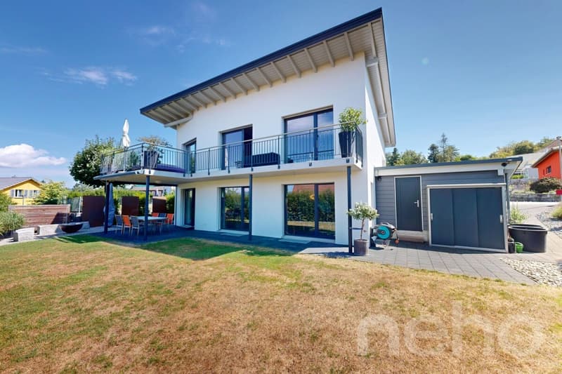 Charming family house with idyllic garden (3)