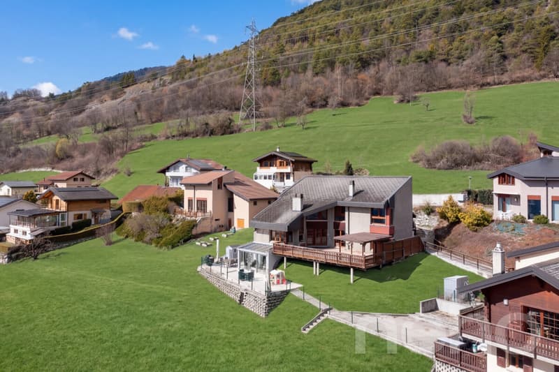 Maison spacieuse 8.5 + appartement 2.5 indépendant avec vue dégagé (2)