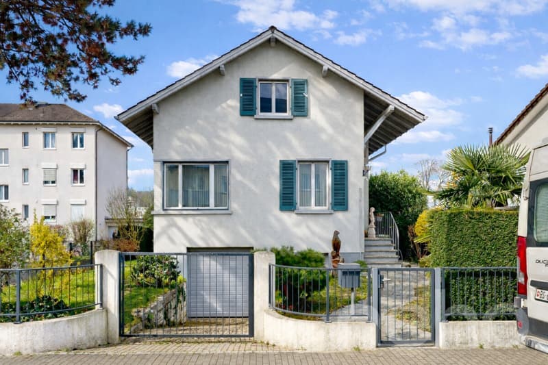 Maison charmante avec jardin ensoleillé et beaucoup de potentiel à Pratteln (1)