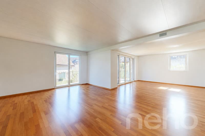 Stilvolle 3.5-Zimmer-Wohnung mit Balkon in MINERGIE-Überbauung (2)