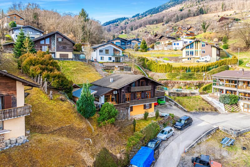 Chalet 8.5 + Studio mit separatem Eingang und freier Sicht in einer ruhigen Nachbarschaft (2)