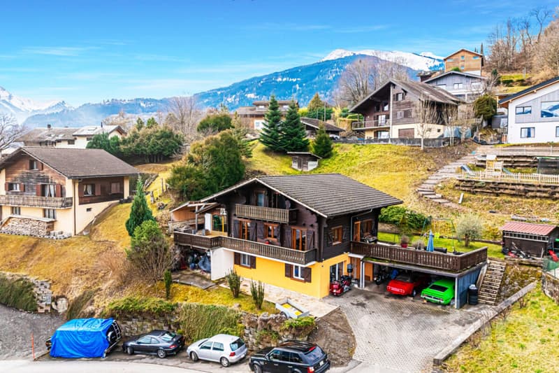 Chalet 8.5 + Studio mit separatem Eingang und freier Sicht in einer ruhigen Nachbarschaft (3)