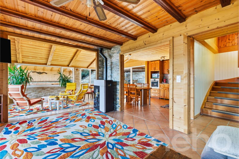 Chalet 8.5 + Studio mit separatem Eingang und freier Sicht in einer ruhigen Nachbarschaft (1)