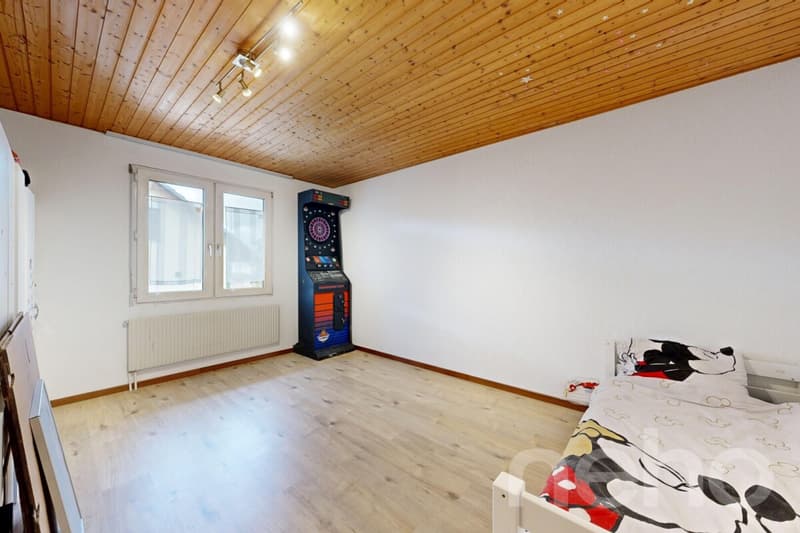 Einfamilienhaus mit grossem Garten, Wintergarten und Teich (10)
