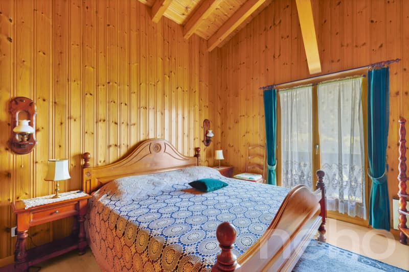 Exklusiv: Großes Chalet mit 2 Garagen auf einem 3255 m2 großen Grundstück (12)