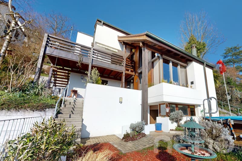 Charmantes 6 Zimmer Einfamilienhaus mit Pool, Sauna und Weitsicht (1)