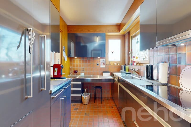 Charmantes 6 Zimmer Einfamilienhaus mit Pool, Sauna und Weitsicht (5)