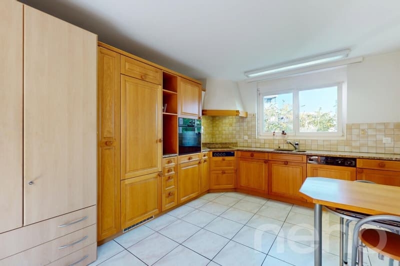 Confort, lumière et jardin privé ? superbe duplex à Morat (5)