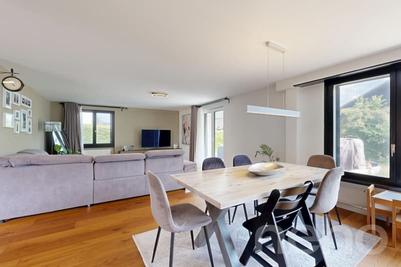 Maison unifamiliale modernisée avec cuisine design et jardin d'hiver (3)