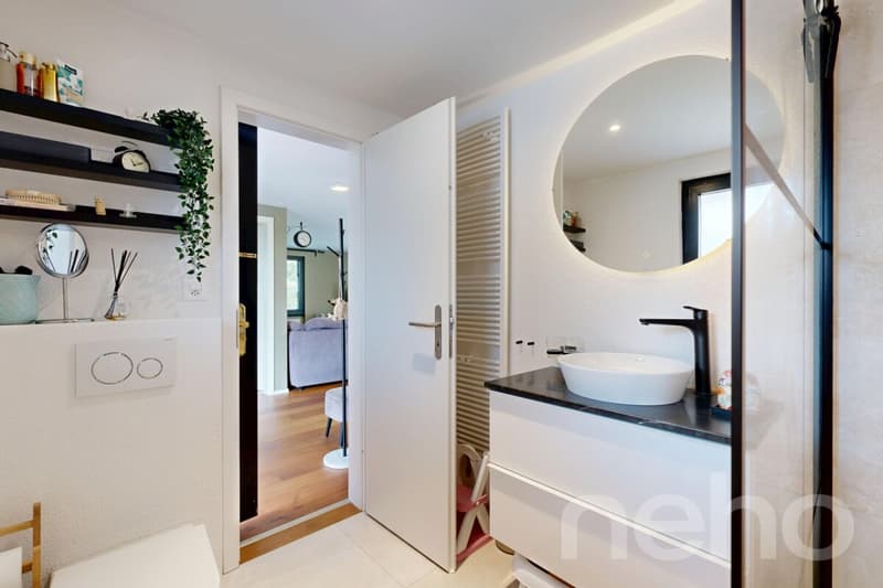 Maison unifamiliale modernisée avec cuisine design et jardin d'hiver (12)