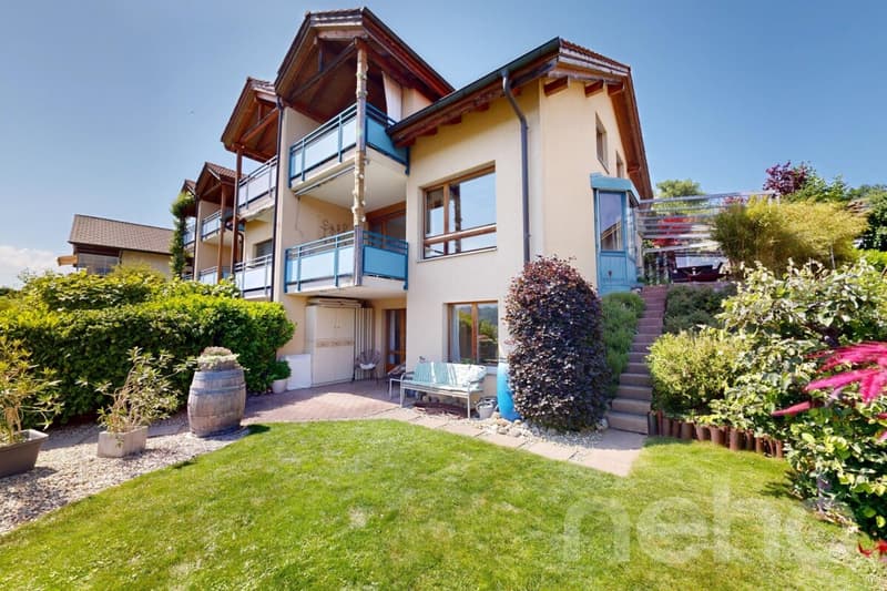 Lots of space for the family with unobstructable views (1)