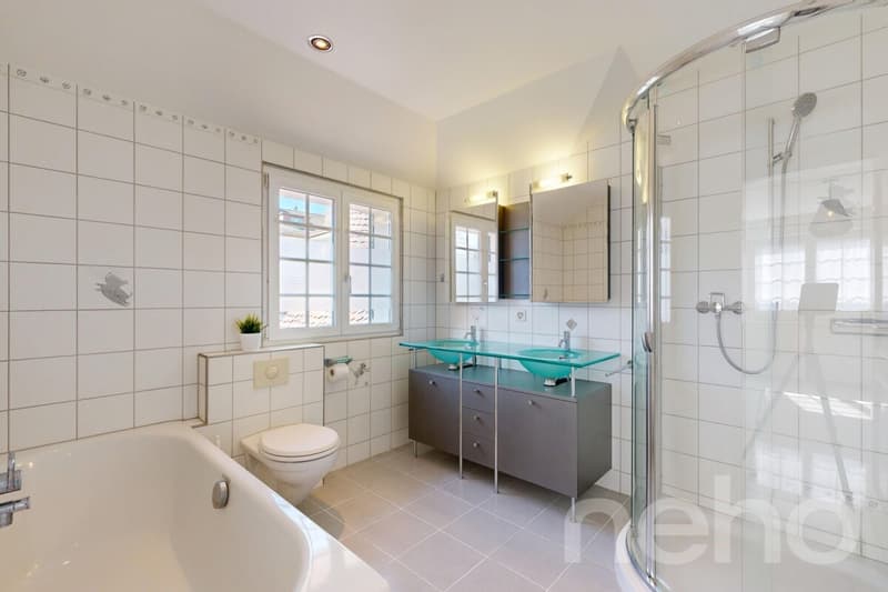 Exklusives 6.5-Zimmer-Landhaus an zentraler und dennoch ruhiger Lage (12)