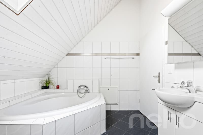 Helle 5.5-Zimmer-Dach-Maisonette-Wohnung mit Ausblick (12)