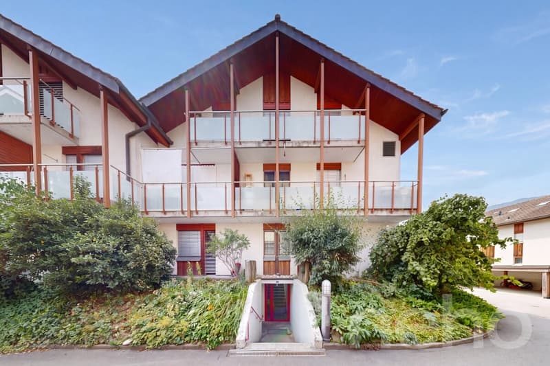 Appartement mansardé charmant avec vue sur le lac et deux balcons (1)