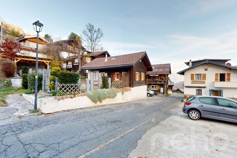 Exclusif: Chalet sur trois niveaux avec jardin (7)