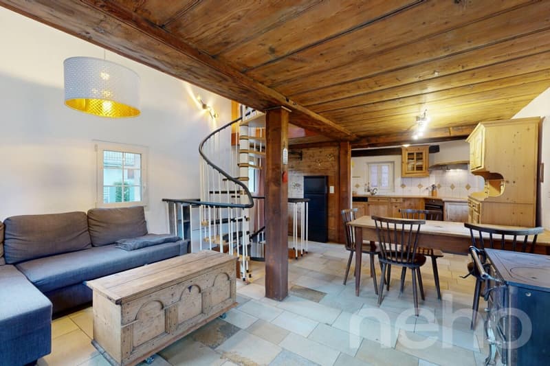 Exclusif: Chalet sur trois niveaux avec jardin (11)