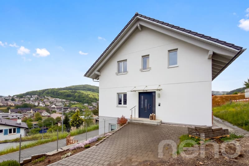 Modernes Zweifamilienhaus mit Weitsicht und hohem Komfort (2)
