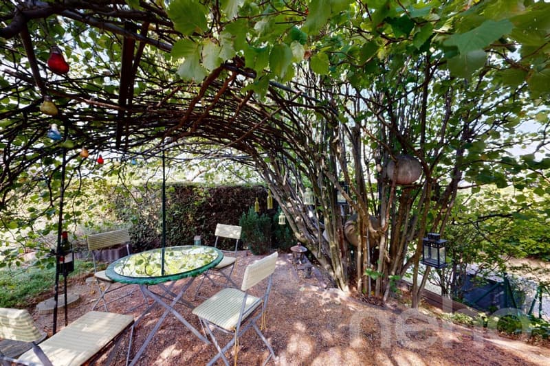 Charmantes Haus mit großem baumgesäumten Garten und Blick auf den Jura! (9)