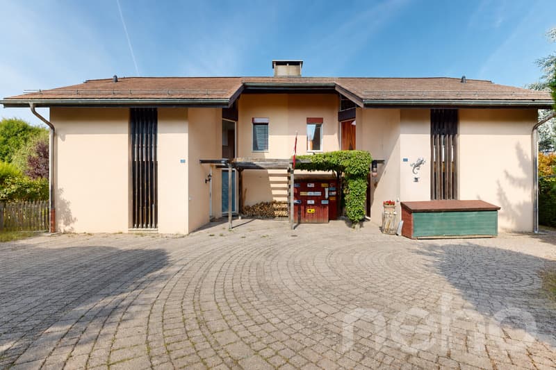Charmantes Haus mit großem baumgesäumten Garten und Blick auf den Jura! (11)