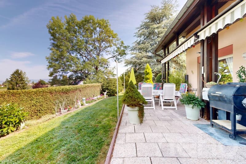 Charmantes Haus mit großem baumgesäumten Garten und Blick auf den Jura! (10)