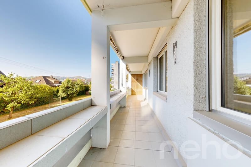 Praktische 4-Zimmerwohnung mit grossem Balkon im Längi-Quartier (2)