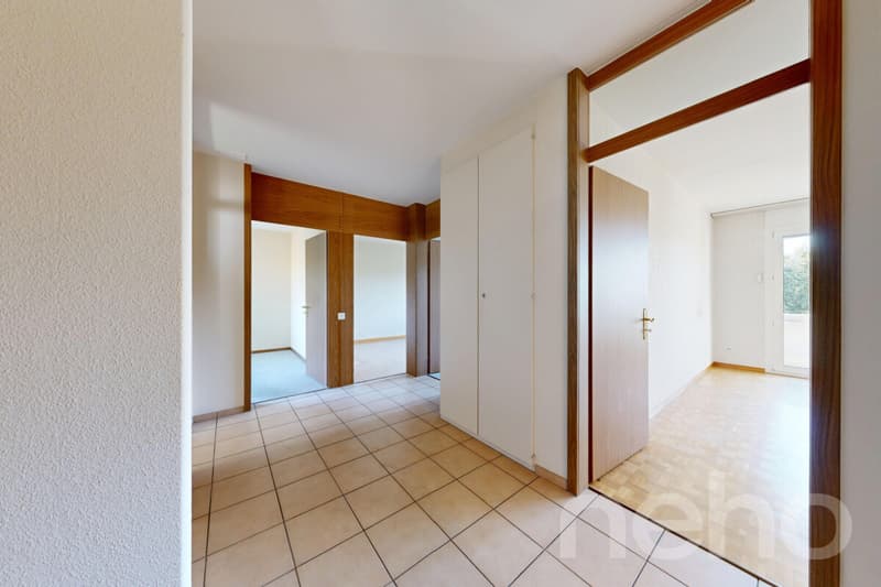 Praktische 4-Zimmerwohnung mit grossem Balkon im Längi-Quartier (3)