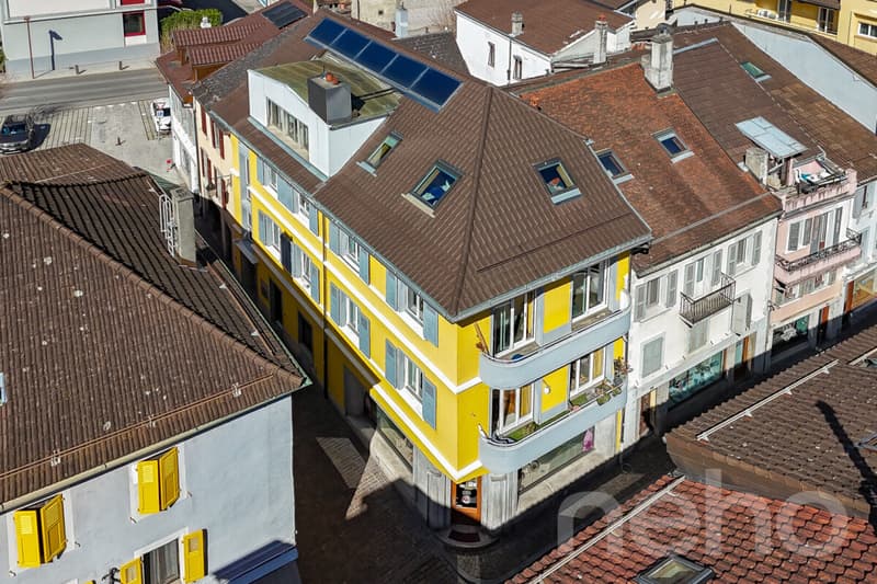 Mixed-use building 2 businesses + 3.5 + 8.5 in duplex (2)
