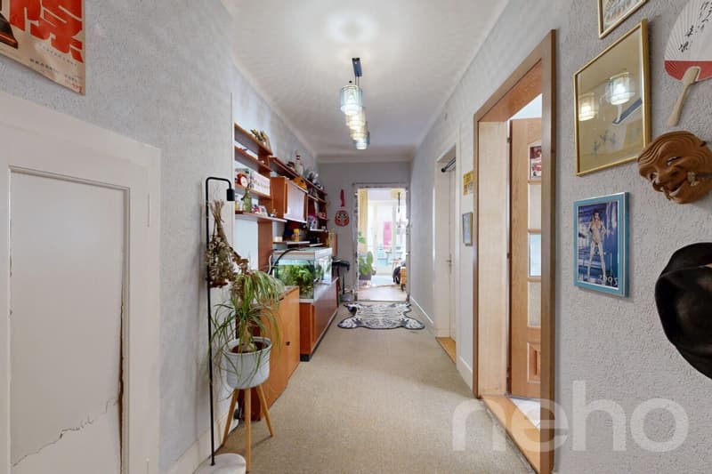 Mixed-use building 2 businesses + 3.5 + 8.5 in duplex (7)