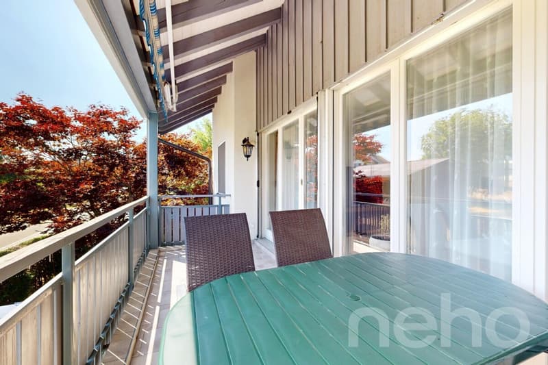 Appartement maisonnette attractif dans une maison de trois parties bien entretenue (11)