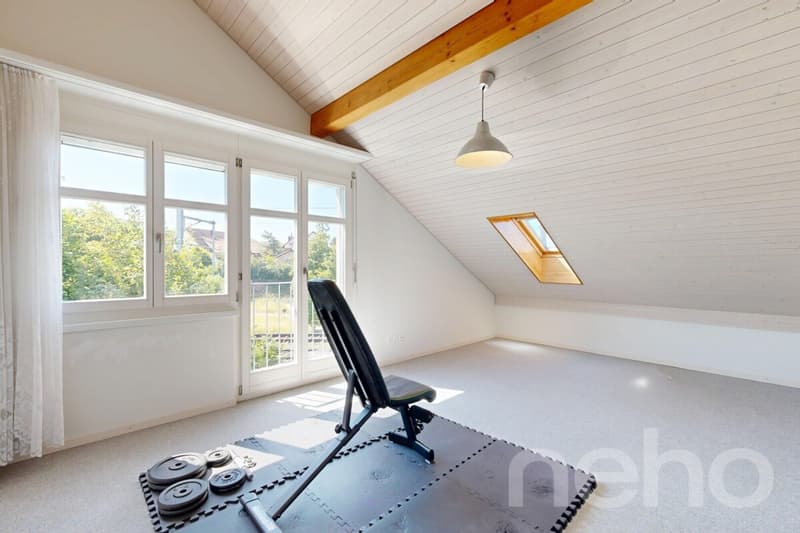 Appartement maisonnette attractif dans une maison de trois parties bien entretenue (7)