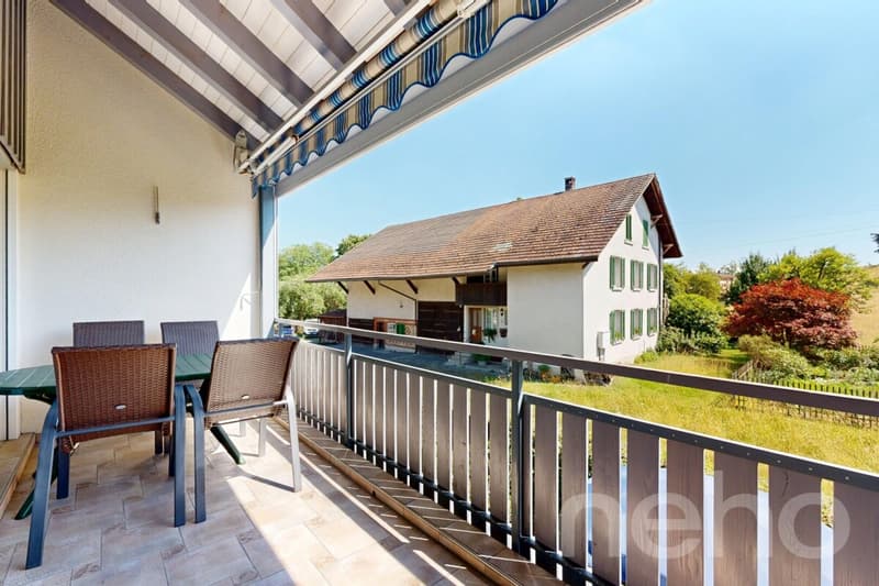 Appartement maisonnette attractif dans une maison de trois parties bien entretenue (10)
