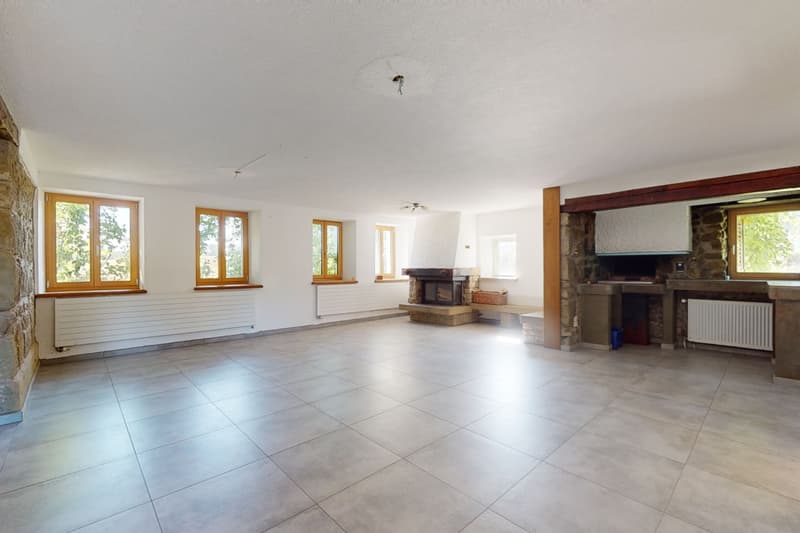 Spacious triplex with terrace, garden and indoor pool (7)