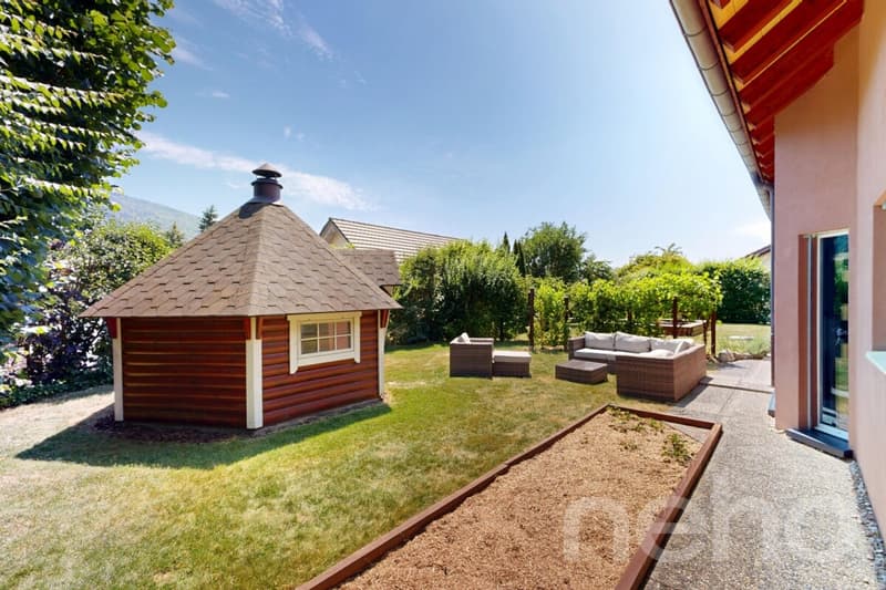 Splendida Villa di Lusso con Giardino, Jacuzzi e Laghetto Privato (9)